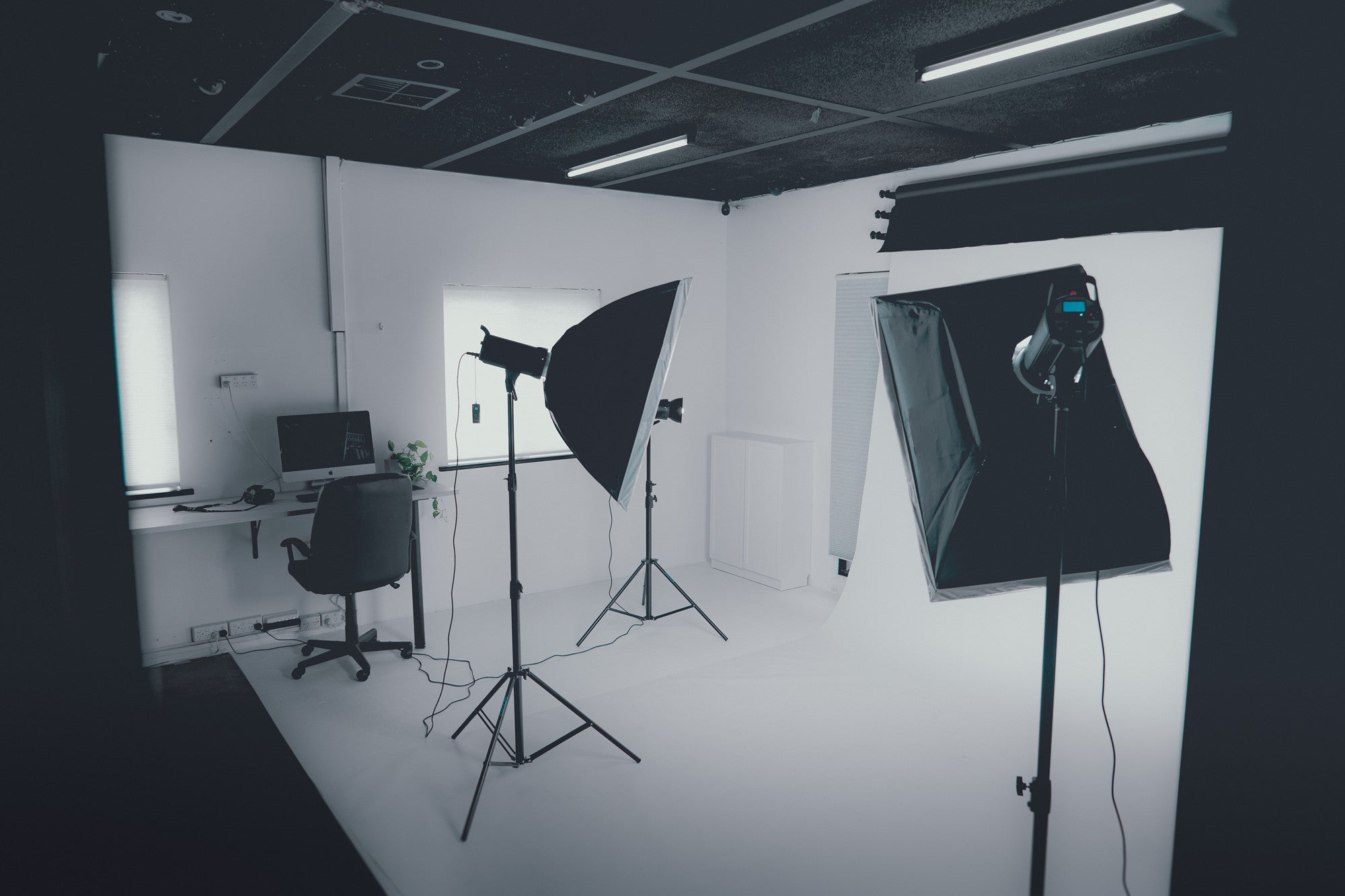 EMART Softbox Set Studio Photo, 50x70cm Dimmable LED Kit d'Eclairage, 85W 3000-6000k Soft Box pour Youtube Vidéo, Photographie, Portrait, Live Streaming EMART Softbox Set Studio Photo, 50x70cm Dimmable LED Kit d'Eclairage, 85W 3000-6000k Soft Box pour Youtube Vidéo, Photographie, Portrait, Live Streaming